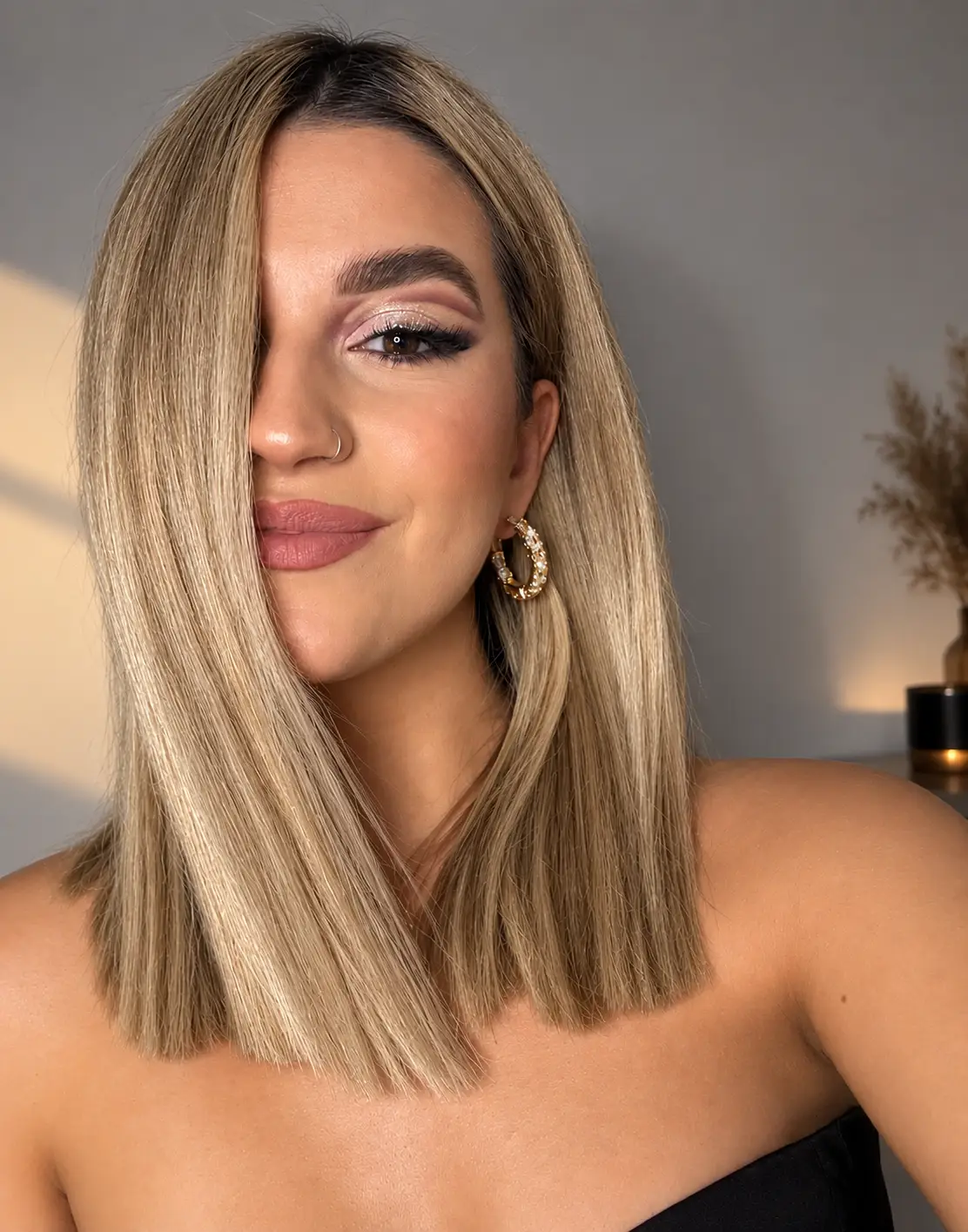 Η Νάσια Κολοβού, επαγγελματίας makeup artist, στον χώρο εργασίας της
